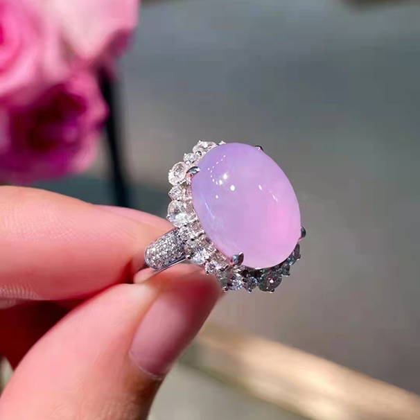 女性人群如何挑選適合自己的翡翠戒指