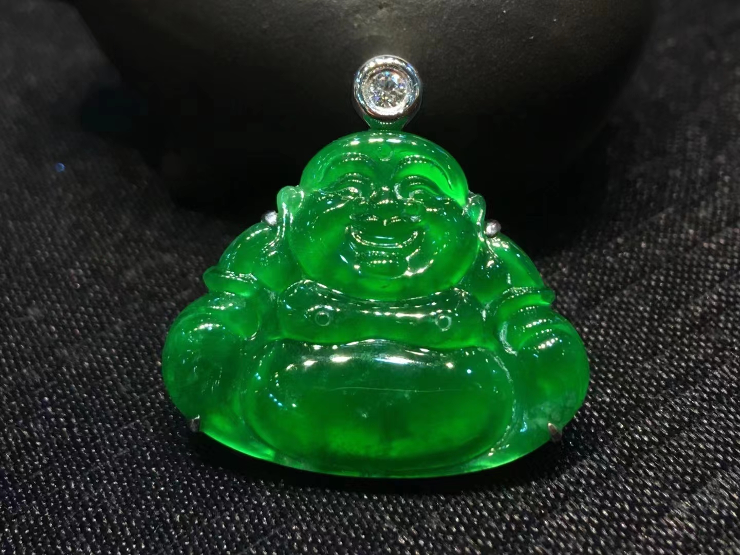 三個(gè)鑒定真假翡翠的方法