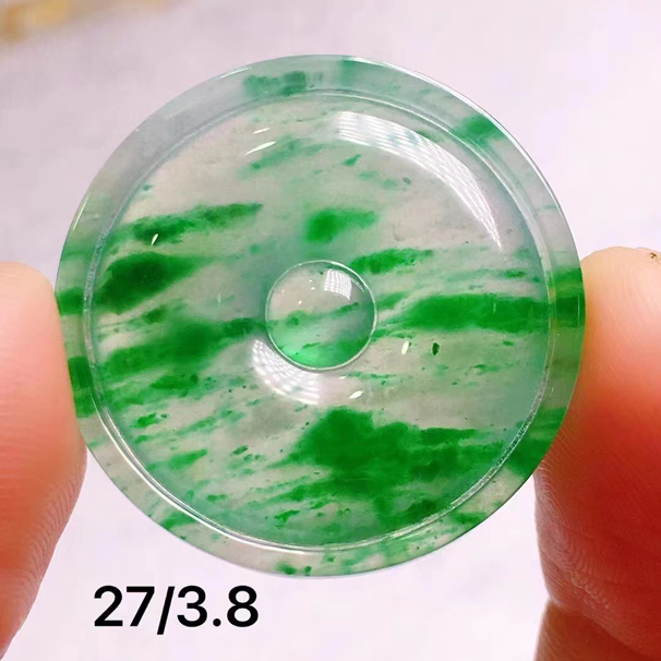 冰種翡翠飄綠花綠扣[愛心] 中萬，喜詢~