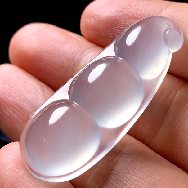飽滿精品豆子， 尺寸：45-17.5-10.5mm， 重量：11.75g， 中五價