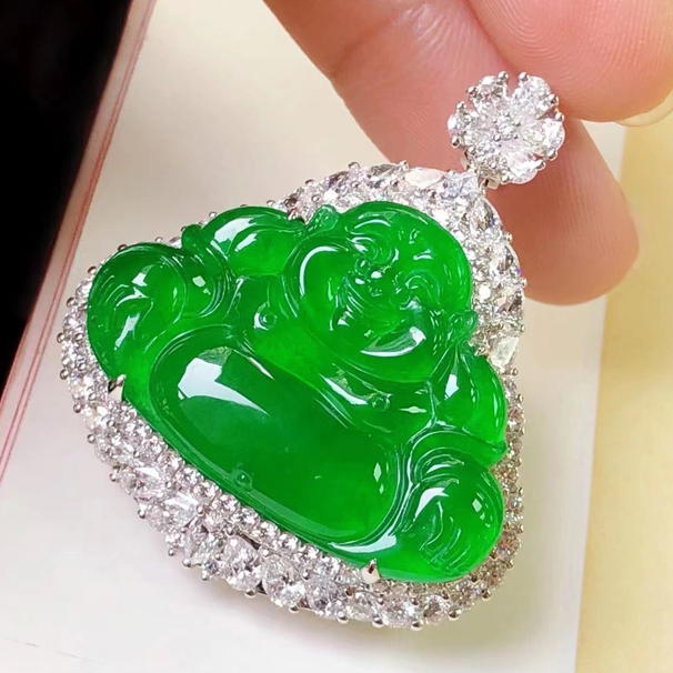 18k金鑲翡翠吊墜，滿綠佛公，色正起光 整體尺寸:40.6*34.3*12.3mm，石尺寸:22.0*31.0mm，喜詢，六位數(shù)