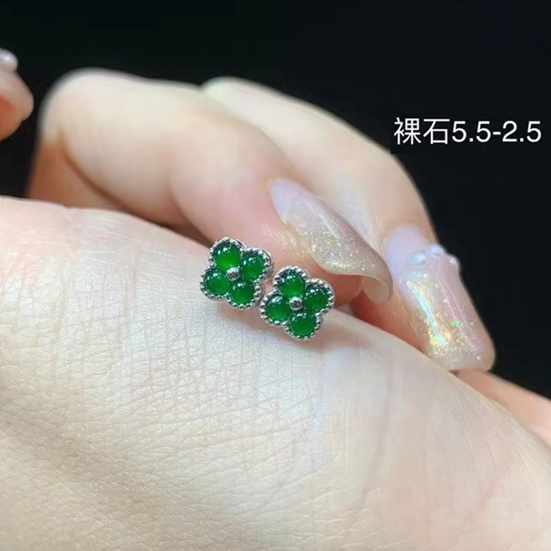 冰綠耳釘 種色甜美 結緣價：3200  性價比 推薦