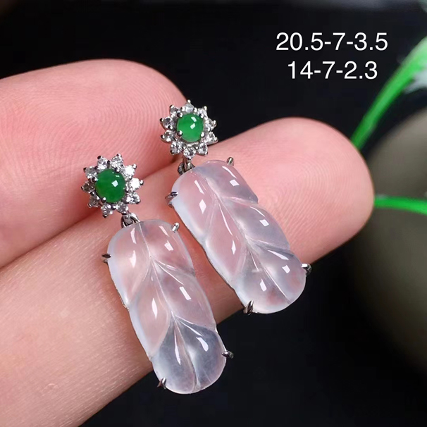 白冰葉子耳墜，經(jīng)典大方，18k金伴鉆，無裂紋。