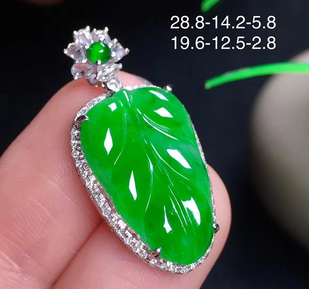 滿綠翡翠葉子吊墜，經(jīng)典大方，18k金伴鉆，送銀鏈，無(wú)紋裂