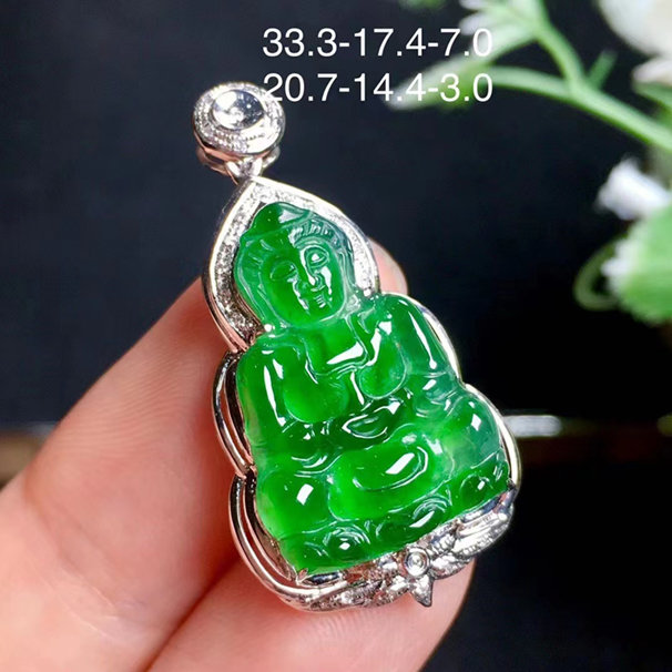 滿綠觀音吊墜，經(jīng)典大方，18k金伴鉆，配送銀鏈，無(wú)裂紋。 12800