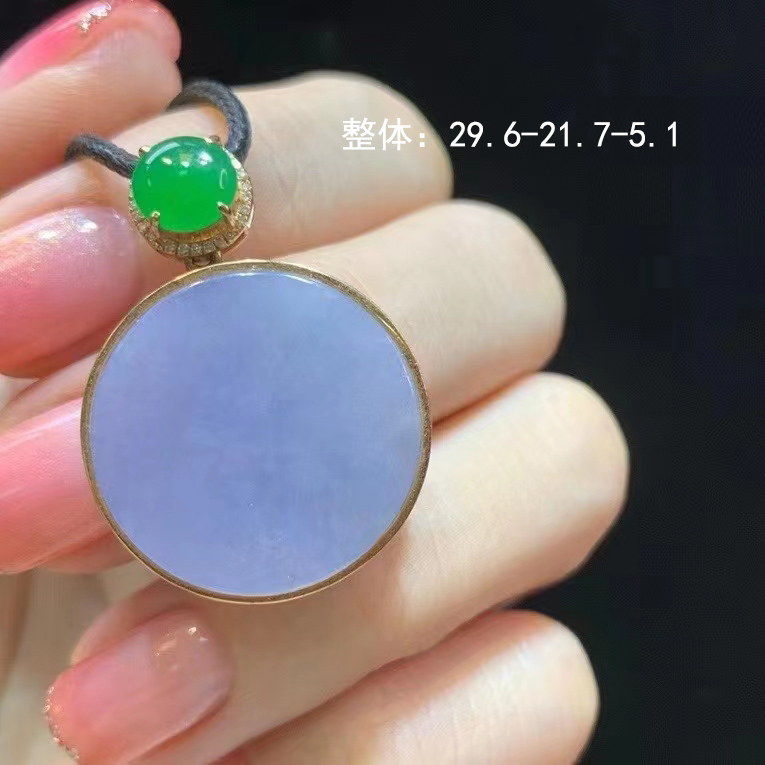 紫羅蘭圓牌吊墜  種色都12800   性價比很高  配的綠小蛋面都可以做個戒指了~