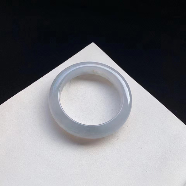 高冰翡翠雪花棉翡翠正圈手鐲  圈口55-12.8-9.6mm 批發(fā)價： 6.68萬 喜歡這種感覺的不要錯過了~