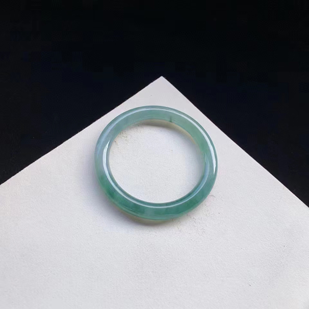 冰種翡翠芙蓉種圓條手鐲 小圈口54-7.6-8.4mm  批發(fā)價：6.58萬