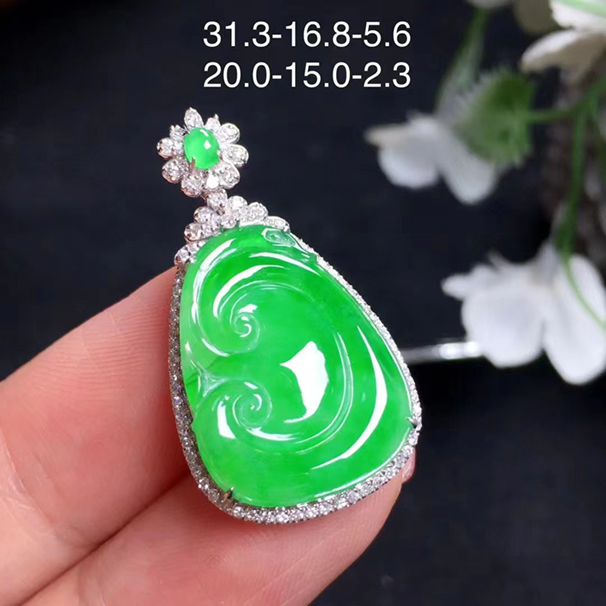 滿綠翡翠如意吊墜，經(jīng)典大方，18k金伴鉆，配送銀鏈，批發(fā)價(jià)：18800