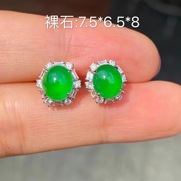 冰綠翡翠蛋面耳釘 種老起光的兩個(gè)燈泡 超值價(jià)29800