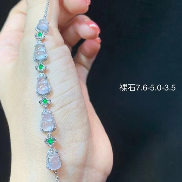 高冰翡翠葫蘆手鏈  五個葫蘆都起光了 批發(fā)價：8800