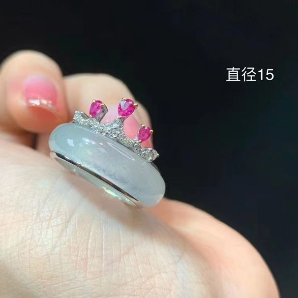 高冰翡翠戒圈  設(shè)計(jì)感滿(mǎn)滿(mǎn) 仙氣飄飄 批發(fā)價(jià)：16800  這個(gè)佩戴真的太時(shí)尚了！