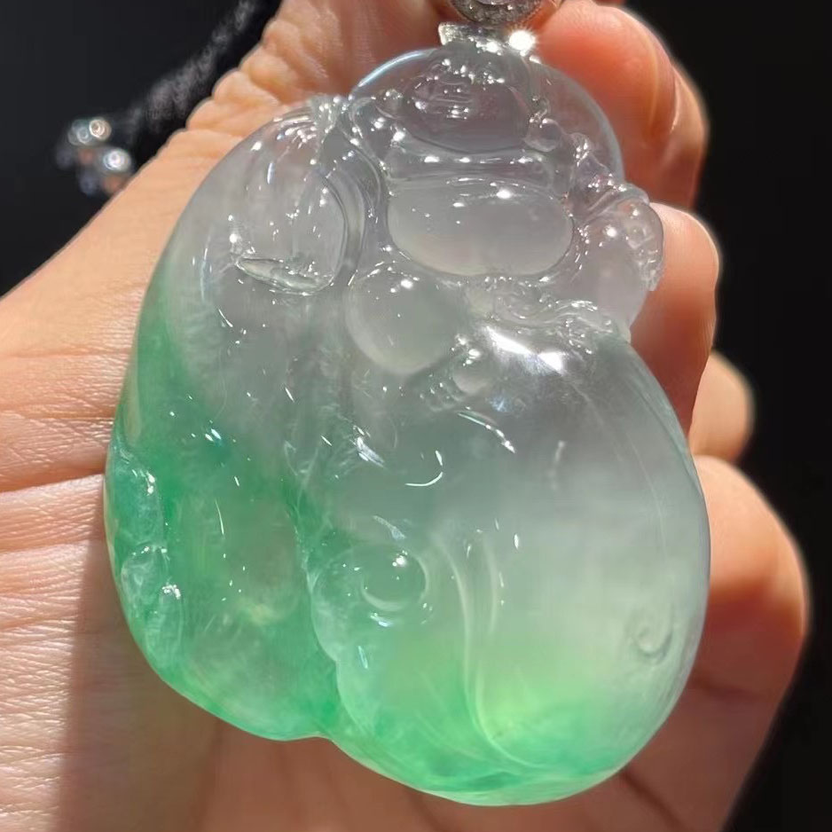 翡翠膠感木那綠布袋佛  裸石：51.4 35 11.5mm 中六價 喜詢