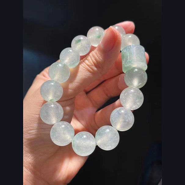 翡翠這個手串有點好看 冰冰惹人愛，尺寸大小男女都可戴