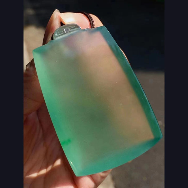 翡翠素牌子，夠大夠厚，夠難遇，值收藏