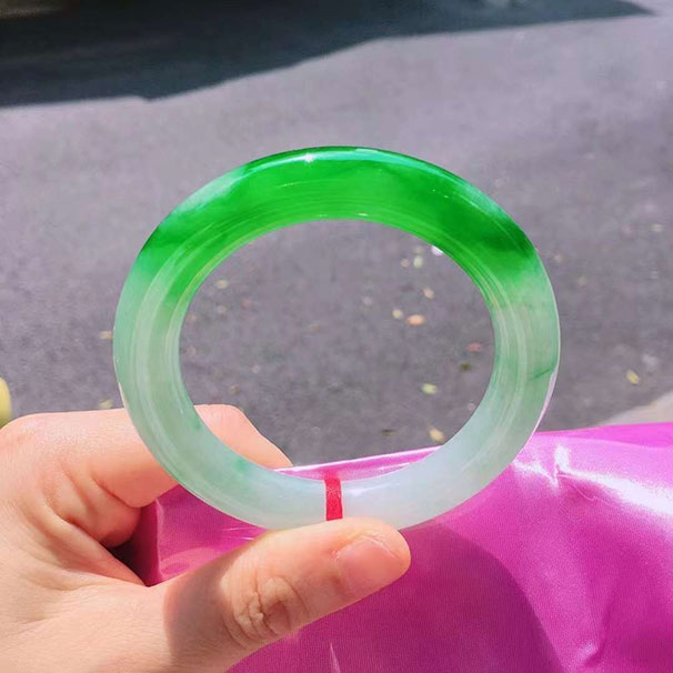翡翠 新品陽綠 色澤艷麗，高品質(zhì) 完美，58-11.5-11.5