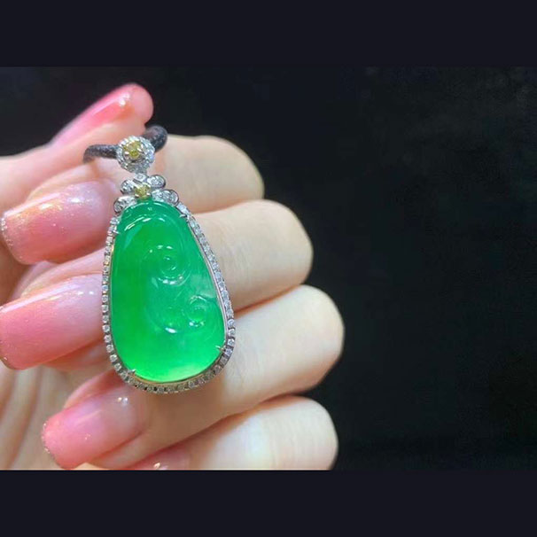 翡翠 冰綠如意 種水好，滿綠，性價比非常高 12800