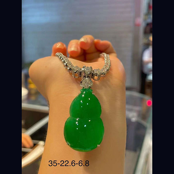 翡翠精品簡鑲葫蘆 品質(zhì)高到無需過多修飾也足夠美了