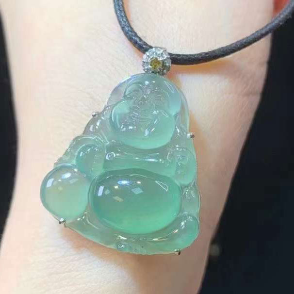翡翠冰底色佛公  種水很好，底色漂亮 11800