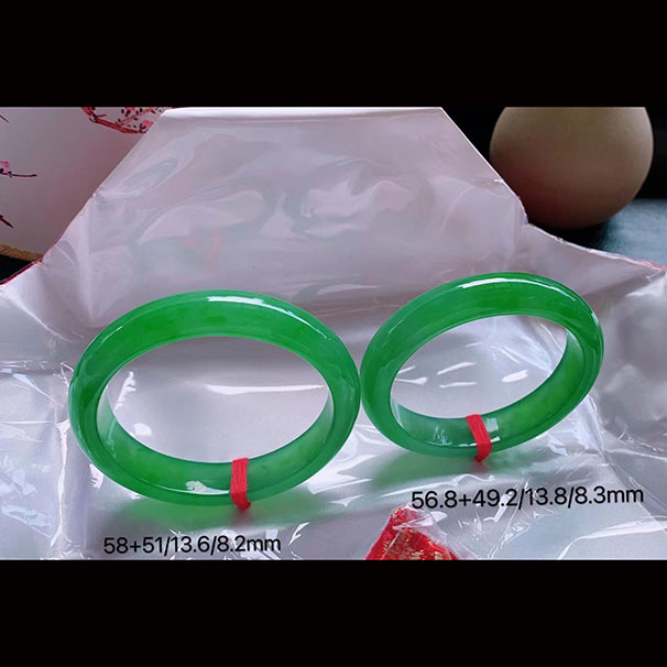一對(duì)滿色冰貴妃手鐲！ 滿色正圈難遇，滿色種水這么好的貴妃更是可遇不可求‼️‼️