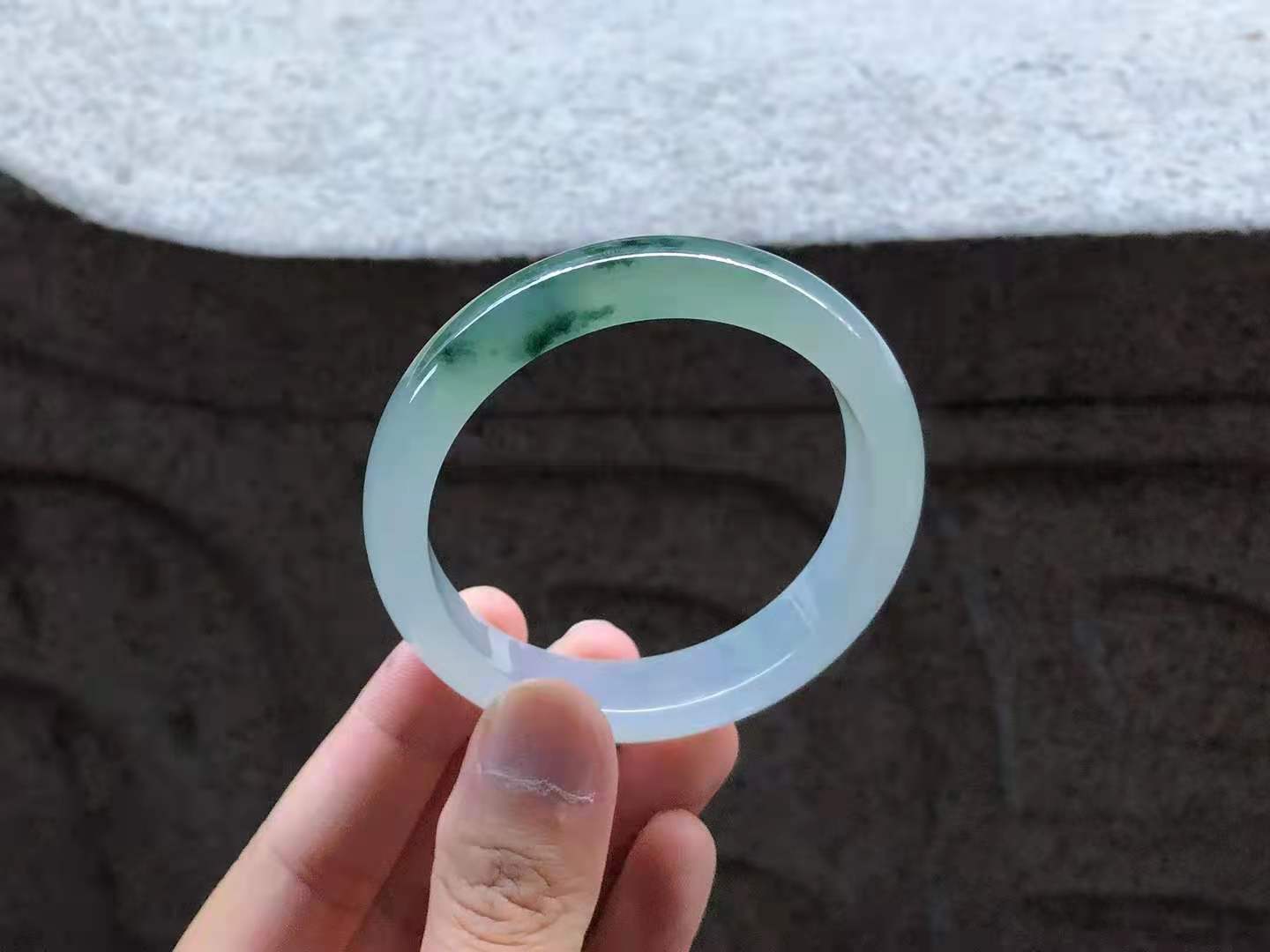 冰種飄花正圈翡翠手鐲，極品97000，57圈口， 冰透純凈，飄花典雅，尺寸：57.3×13.5×8mm，完美。
