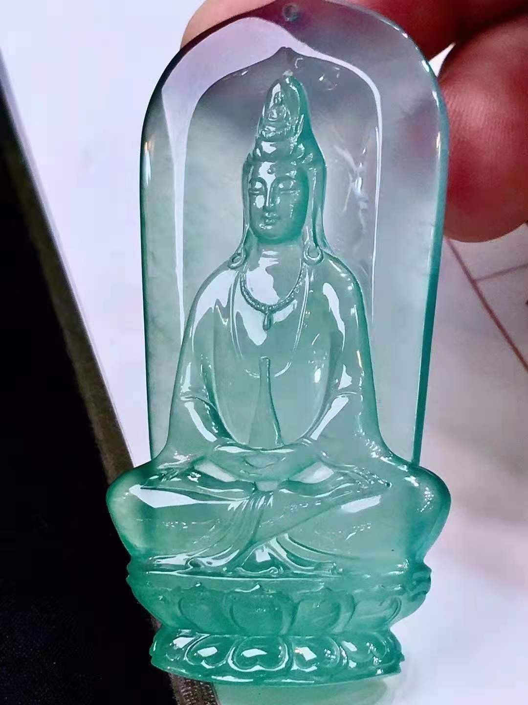 玻璃種冰種天空藍翡翠觀音，大師雕刻，翡翠傳說，難得遇到的料子，傳承、投資的首選 尺寸63/27/8.6，喜詢~