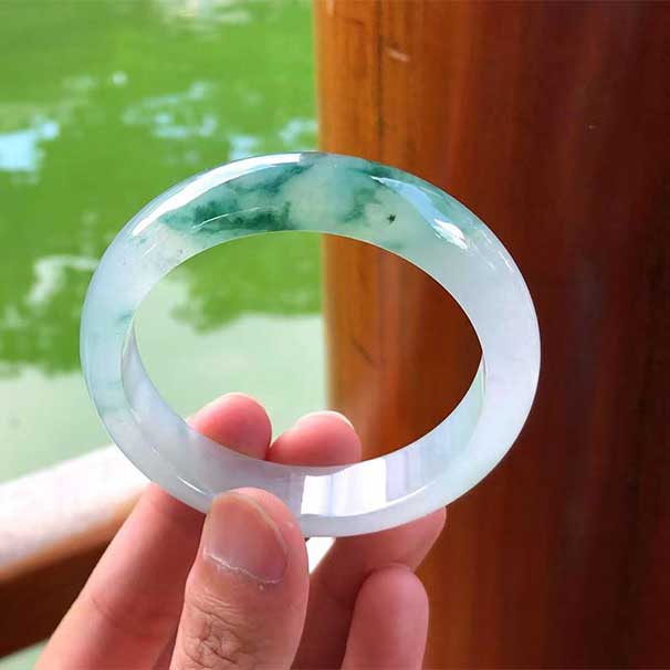 極品小小六價(jià)，57圈口， 冰種飄花正圈翡翠手鐲，冰透瑩亮，藍(lán)花濃艷高雅，高品質(zhì)，尺寸：56.7×14.4×8.1mm