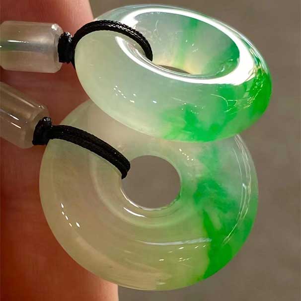 翡翠扣子一對，高冰正陽綠 豪而不貴，推薦