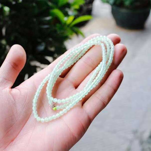 小精品珠串，特價980元。 冰種小圓珠翡翠珠鏈，精致水靈靈，可任意搭配，上手也好看，尺寸：4mm，長度：64cm，配國家證書。