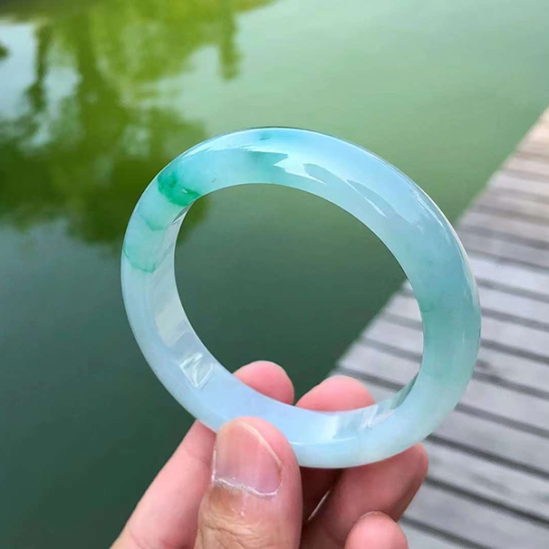 飄陽綠正圈翡翠手鐲