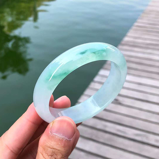 起光高冰種飄綠花正圈翡翠手鐲