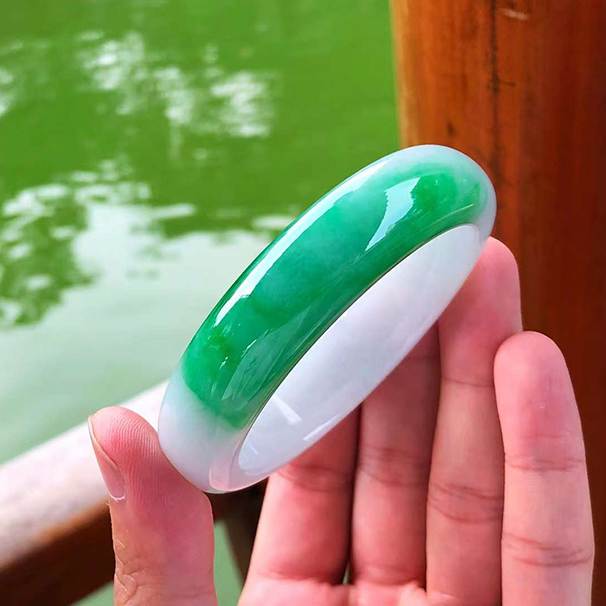 正裝陽綠正圈翡翠手鐲