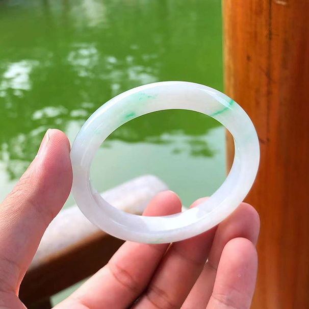 冰糯飄陽(yáng)綠貴妃鐲