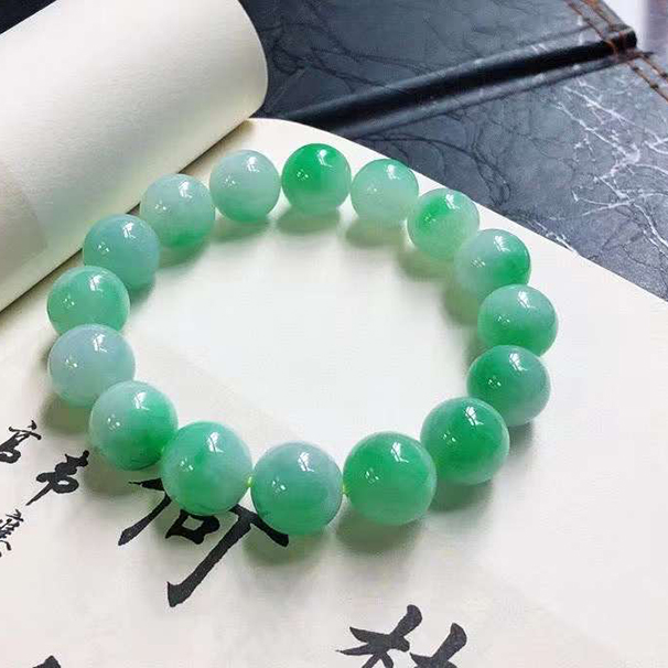 冰糯陽(yáng)綠翡翠手串
