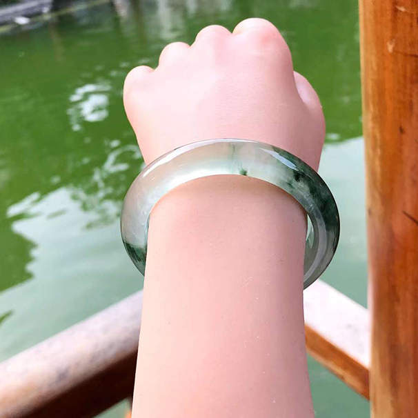 起光冰玻種飄花正圈翡翠手鐲