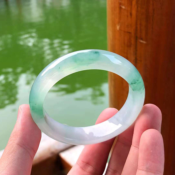 起光冰種飄綠花正圈翡翠手鐲