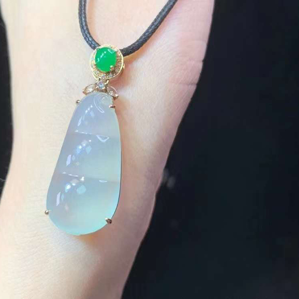一枚翡翠福豆