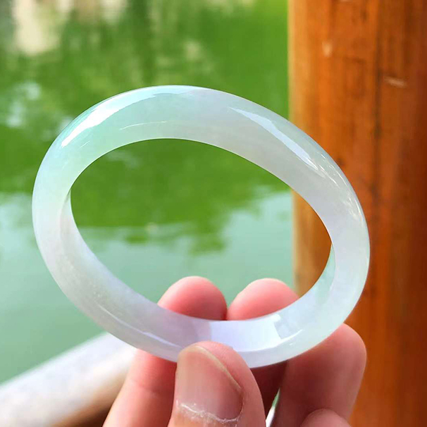 冰飄綠貴妃翡翠手鐲