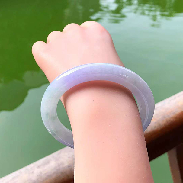 冰糯春彩飄花圓條翡翠手鐲