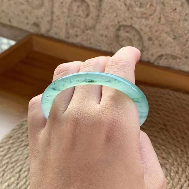 冰種飄花圓條翡翠手鐲