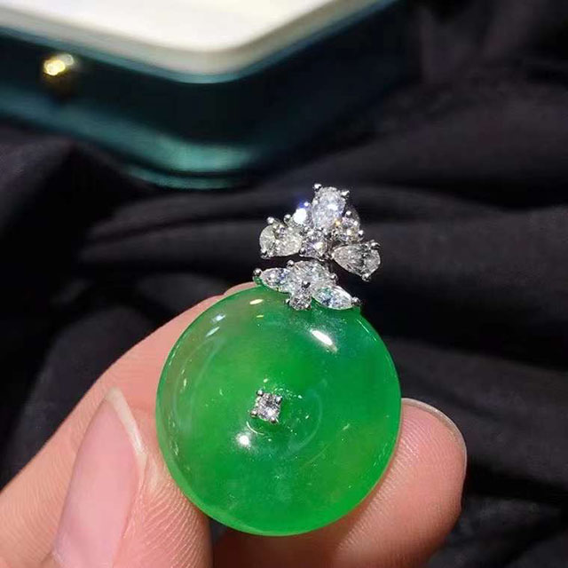滿綠翡翠平安扣