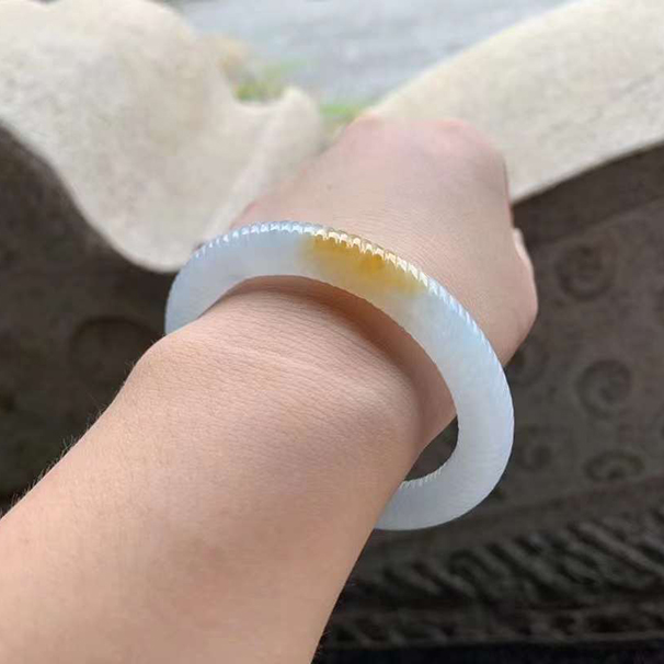 圓條一抹黃麻花翡翠手鐲