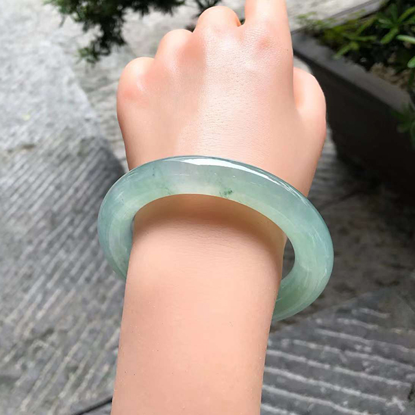 厚裝冰種芙蓉綠圓條翡翠手鐲