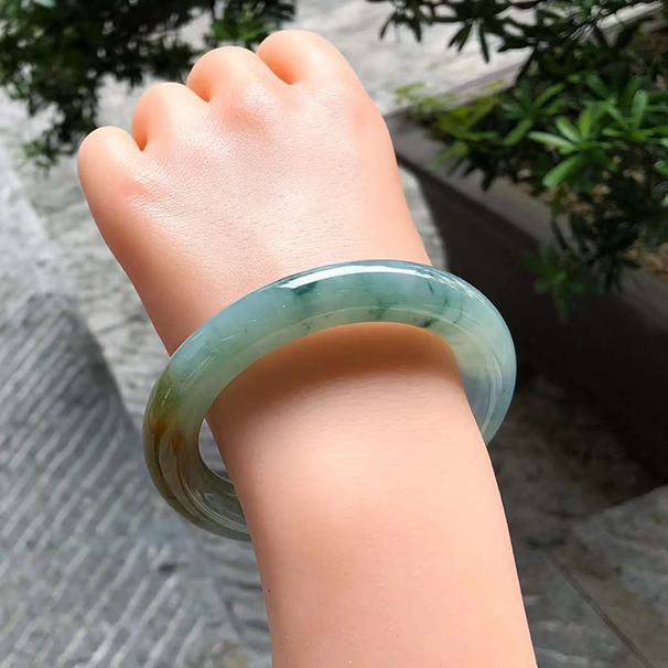 冰糯三彩飄花圓條翡翠手鐲