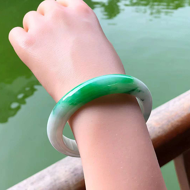 白底青正圈翡翠手鐲