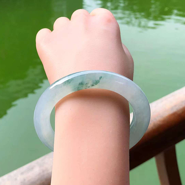 冰種飄花圓條翡翠手鐲