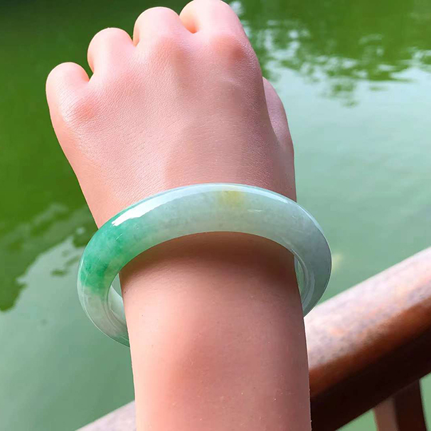 冰糯黃加綠正圈翡翠手鐲