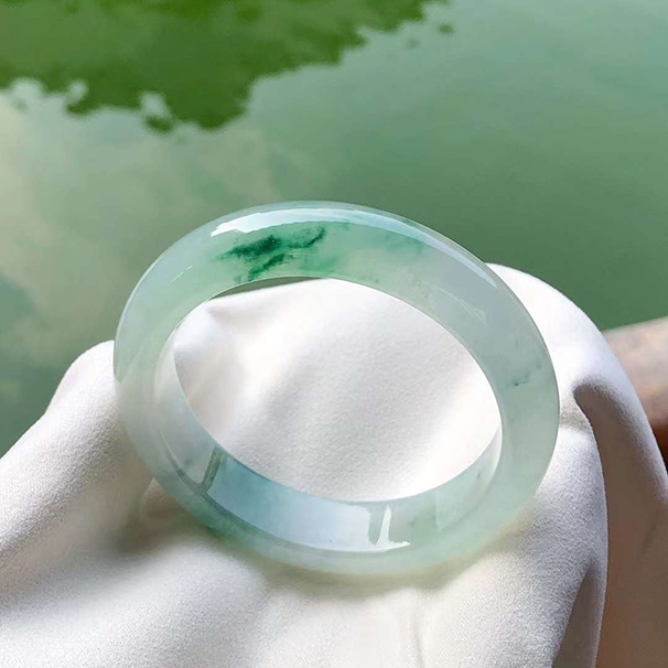 冰種飄綠花正圈翡翠手鐲