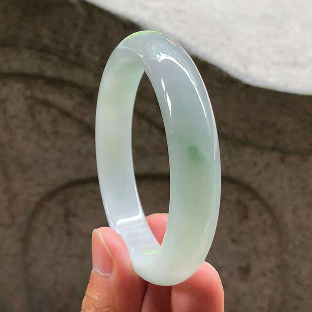 冰糯飄花正圈翡翠手鐲