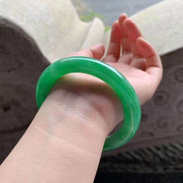 圓條滿辣色翡翠手鐲